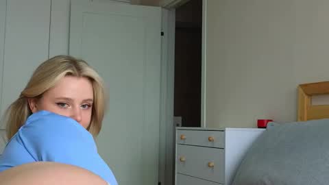 Snapshot of crystal_angells chatting on 11, 9, 2025 Cassie control domi and lush in private for free online show from 11, 9, 2025