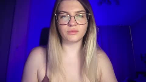 crystalblush01 online show from 25, 3, 2026
