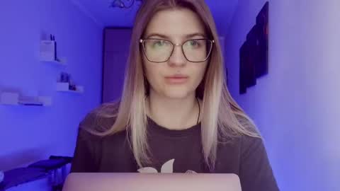 crystalblush01 online show from 5, 5, 2026