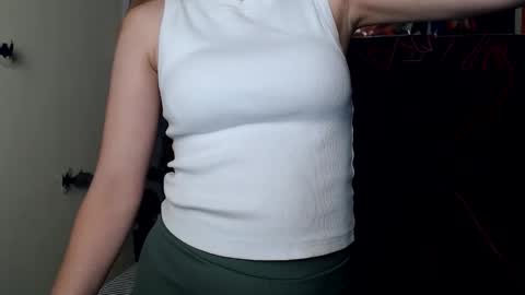 Snapshot of crystalgirl__ chatting on 5, 6, 2026 Stella online show from 5, 6, 2026