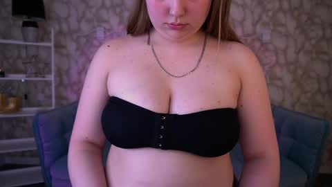 Snapshot of crystallpaws_ chatting on 6, 5, 2026 crystallpaws_ online show from 6, 5, 2026