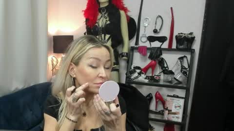 CrystalHotty online show from 22, 4, 2026