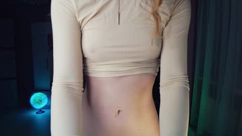 Snapshot of cuddle_kitten chatting on 16, 12, 2025 Alexia online show from 16, 12, 2025