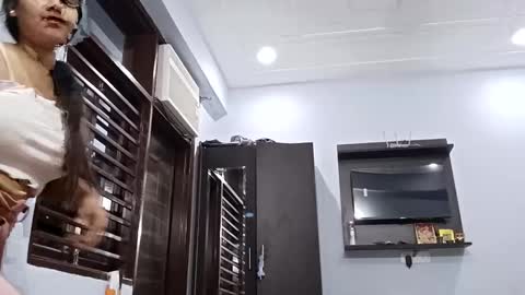 cuddlemuffins online show from 6, 3, 2026