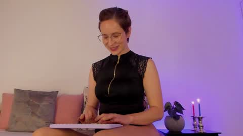 Snapshot of cuddlingbunnny chatting on 6, 1, 2025 Leonela online show from 6, 1, 2025