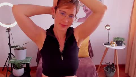 Snapshot of cuddlingbunnny chatting on 28, 2, 2025 Leonela online show from 28, 2, 2025