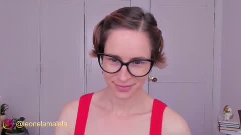 Snapshot of cuddlingbunnny chatting on 14, 10, 2025 Leonela online show from 14, 10, 2025