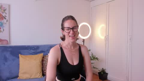 Snapshot of cuddlingbunnny chatting on 19, 3, 2026 Leonela online show from 19, 3, 2026