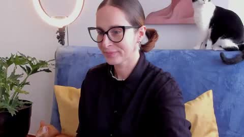 Leonela online show from 9, 5, 2026