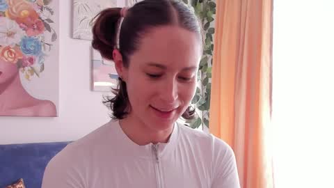 Leonela online show from 13, 5, 2026