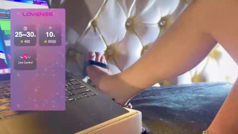 im KIM new girl to spoil online show from 9, 9, 2025