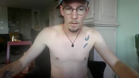 Snapshot of cum_swallow_bi chatting on 16, 5, 2026 cum_swallow_bi online show from 16, 5, 2026