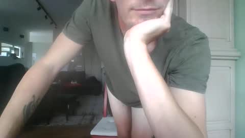 Snapshot of cum_swallow_bi chatting on 31, 5, 2026 cum_swallow_bi online show from 31, 5, 2026