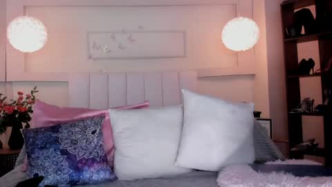 Cumming Loving online show from 5, 4, 2026