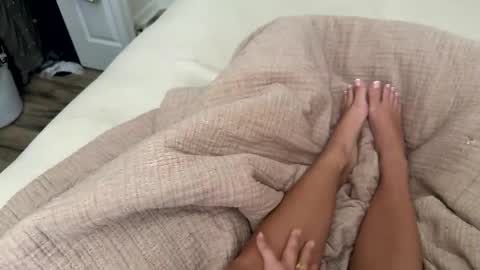 Snapshot of cummonnmeeeee chatting on 4, 4, 2026 cummonnmeeeee online show from 4, 4, 2026