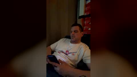 Snapshot of cummsalot425 chatting on 15, 4, 2026 cummsalot425 online show from 15, 4, 2026