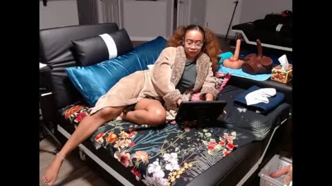 Nia Reese online show from 28, 4, 2026