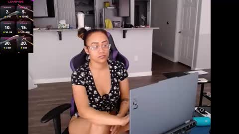 Nia Reese online show from 23, 7, 2026