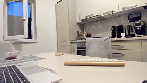maria  alex online show from 10, 6, 2026