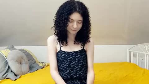 Snapshot of curlixiee chatting on 4, 7, 2026 Kira online show from 4, 7, 2026