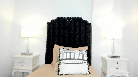 curly luna  online show from 10, 3, 2026