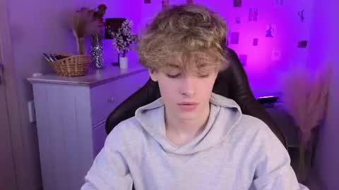 curly_twinkboy online show from 29, 7, 2026
