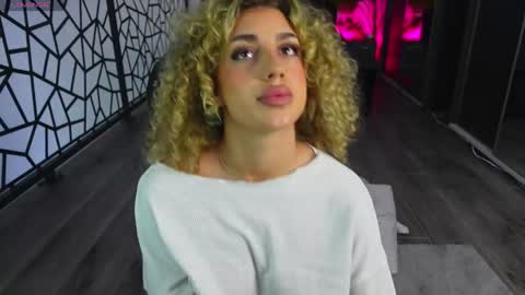 Snapshot of curlyanto chatting on 6, 5, 2026 Antonia online show from 6, 5, 2026