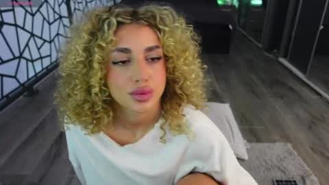 Snapshot of curlyanto chatting on 31, 5, 2026 Antonia online show from 31, 5, 2026
