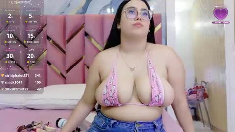 Snapshot of curvybuffgirl chatting on 28, 6, 2026 Michel online show from 28, 6, 2026