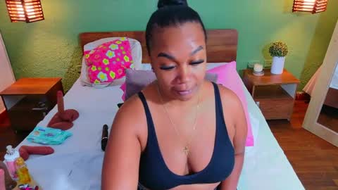 Snapshot of curvyebonyy_ chatting on 8, 5, 2026 Danna online show from 8, 5, 2026