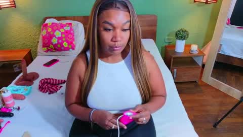 Snapshot of curvyebonyy_ chatting on 25, 5, 2026 Danna online show from 25, 5, 2026