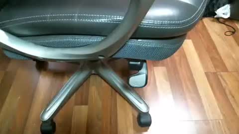 Snapshot of cutandwaxed2 chatting on 15, 12, 2025 BI SMOOTH MATURE SUB online show from 15, 12, 2025