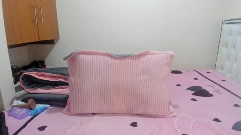 Snapshot of cute_gee43 chatting on 9, 9, 2025 cute_gee43 online show from 9, 9, 2025