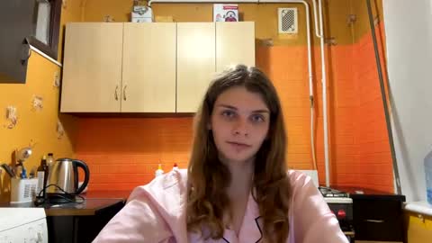 cute_kitte online show from 2, 1, 2025