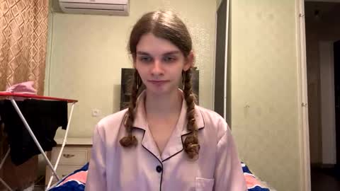 cute_kitte online show from 2, 10, 2025