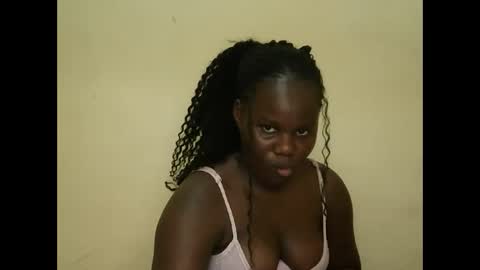 cute_latifah online show from 17, 1, 2026