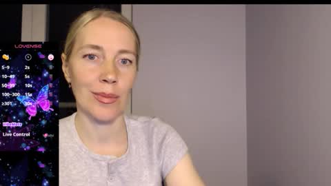 cute_lion_ online show from 27, 9, 2025