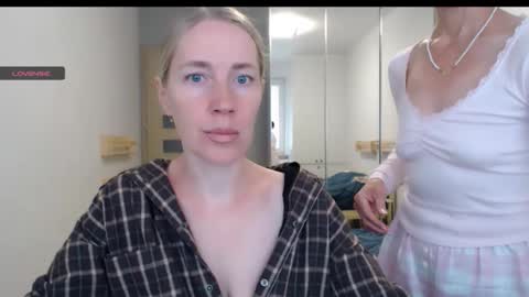 cute_lion_ online show from 15, 10, 2025