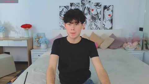 Snapshot of cute_mikex chatting on 18, 10, 2025 Mike online show from 18, 10, 2025