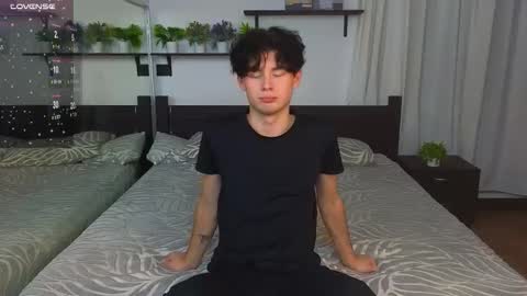 Snapshot of cute_mikex chatting on 18, 11, 2025 Mike online show from 18, 11, 2025