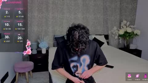 Snapshot of cute_mikex chatting on 28, 11, 2025 Mike online show from 28, 11, 2025