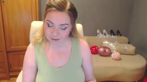 Snapshot of cute_phoenix chatting on 22, 4, 2026 cute_phoenix online show from 22, 4, 2026