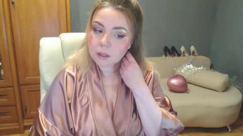 Snapshot of cute_phoenix chatting on 10, 5, 2026 cute_phoenix online show from 10, 5, 2026
