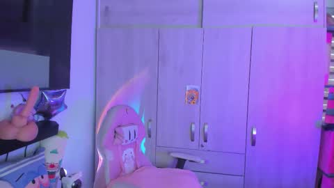 Snapshot of cute_sweetmontt chatting on 27, 9, 2025 katalinda montt online show from 27, 9, 2025