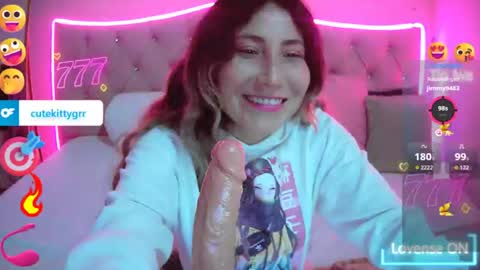 Snapshot of cuteee_kitty chatting on 20, 6, 2026 Kitty online show from 20, 6, 2026