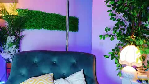 Snapshot of cuteness__girl chatting on 25, 9, 2025 cuteness__girl online show from 25, 9, 2025