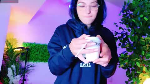 Snapshot of cuteness__girl chatting on 20, 11, 2025 cuteness__girl online show from 20, 11, 2025