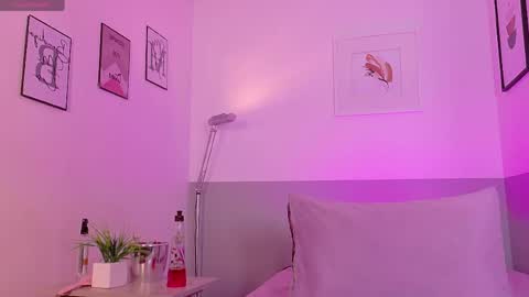 cutepetitee online show from 23, 4, 2026