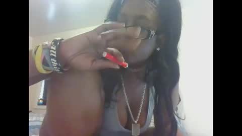 Snapshot of cuteshotkiki chatting on 8, 11, 2025 mary mack online show from 8, 11, 2025