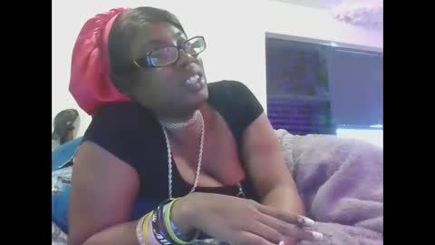 Snapshot of cuteshotkiki chatting on 24, 11, 2025 mary mack online show from 24, 11, 2025